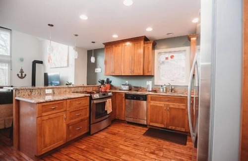 Goodview Casa | Roxy Park: Private, Wifi, 2 kayaks, quiet cove, open floorplan, gas grill