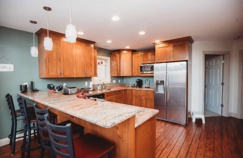 Goodview Casa | Roxy Park: Private, Wifi, 2 kayaks, quiet cove, open floorplan, gas grill