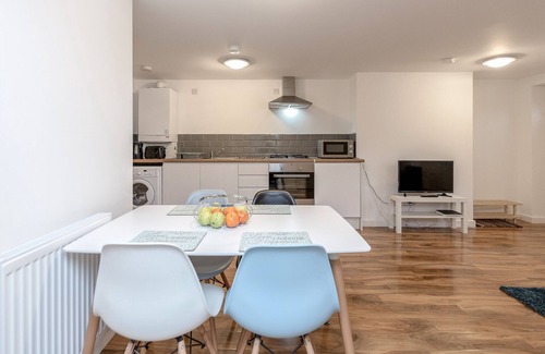 Hillingdon Apartamento | (1) Piedras arrojan lejos de Heathrow, aparcamiento privado, excelentes enlaces de transporte!
