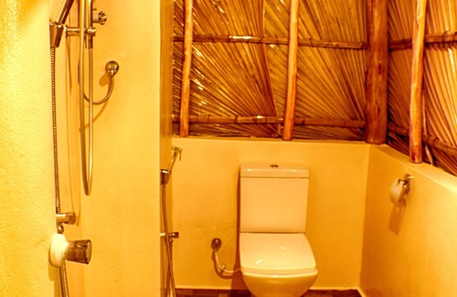 Pottuvil Division 2 Hotel | Royal Beach Arugambay