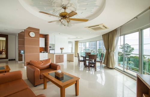 Jomtien Apartamento | Royal Beach View Suites