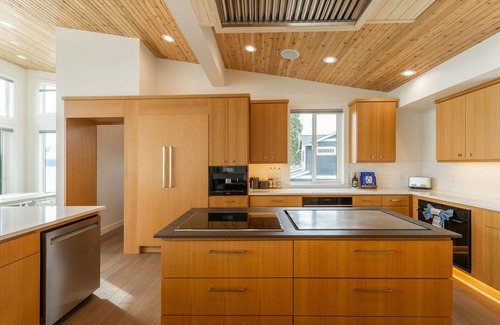 Poulsbo Casa | Royal Beacon: Tranquil Waterfront Retreat