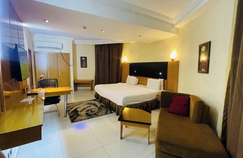 Akure Hotel | Royal Birds Hotel And Towers
