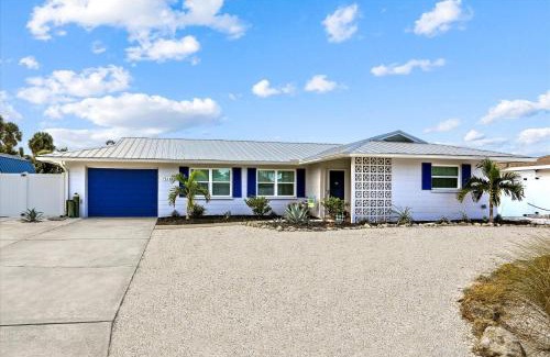 Coral Shores Casa | Royal Blue Dreams flexible rental near Anna Maria Island