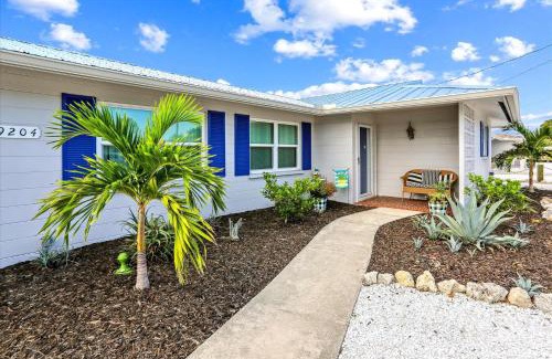 Coral Shores Casa | Royal Blue Dreams flexible rental near Anna Maria Island