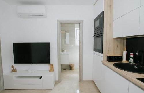 Kastela Casa | Royal Blue House 1