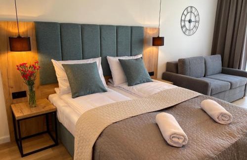 Rowy Casa | Royal Blue Port