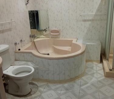 Zeerust Cama Y Desayuno | Royal BNB and SPA