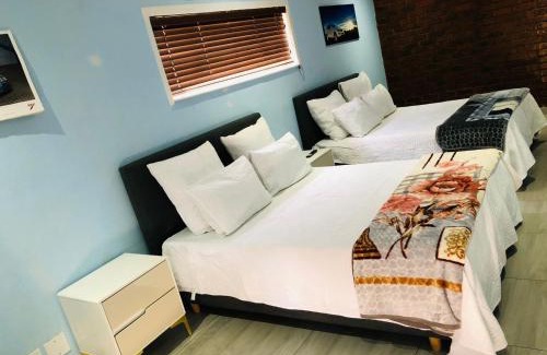 Zeerust Cama Y Desayuno | Royal BNB and SPA