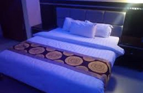 Kabwe Cabina | Royal Cashrise lodge