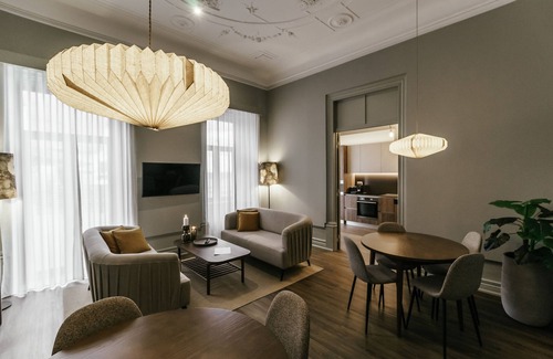 Covilha Apartamento | Royal Collection