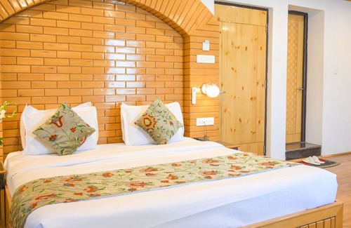 Dal Lake Hotel | Royal Comfort Regency