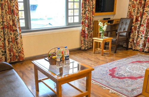 Dal Lake Hotel | Royal Comfort Regency