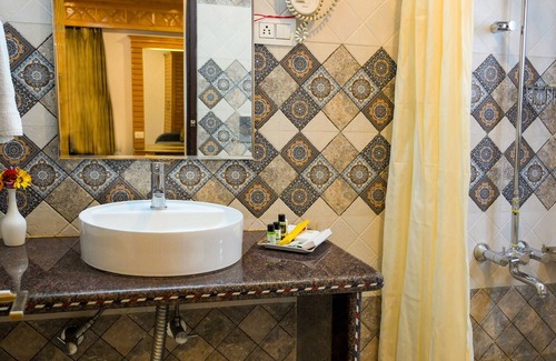 Dal Lake Hotel | Royal Comfort Regency