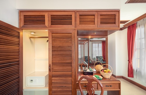 Downtown Siem Reap Hotel | Royal Crown Hotel & Spa