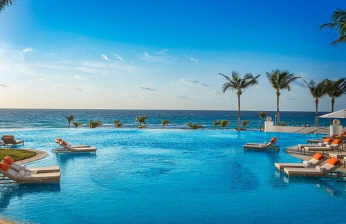 Zona Hotelera Apartamento | Royal Deluxe Suites with Ocean View, Parial Ocean View or Lagoon Views.