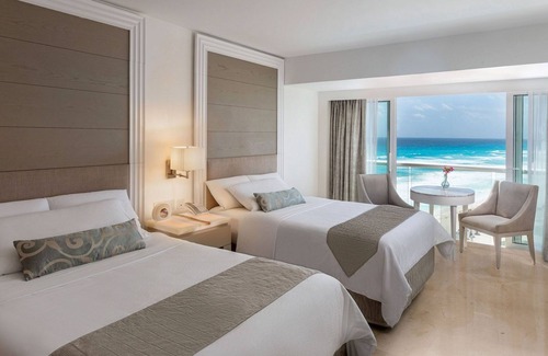 Zona Hotelera Apartamento | Royal Deluxe Suites with Ocean View, Parial Ocean View or Lagoon Views.