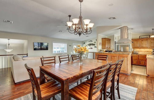 City-by-the Sea Casa | Royal Estes! Large Home! Canal front! Private pool! Firepit!