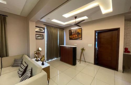 Ludhiana Apartamento | Royal Flush at Rajgadh Heights 2BHK By THE LOSTINN