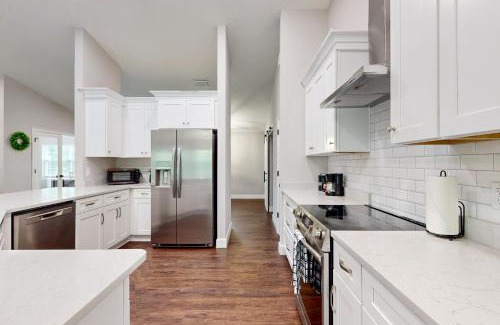 Brooksville Casa | Royal Highlands Retreat