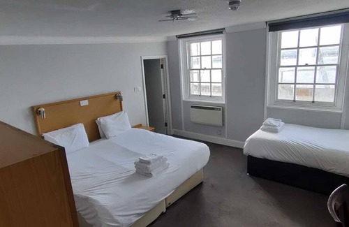 Purfleet Hotel | Royal Hotel, Bar & Grill