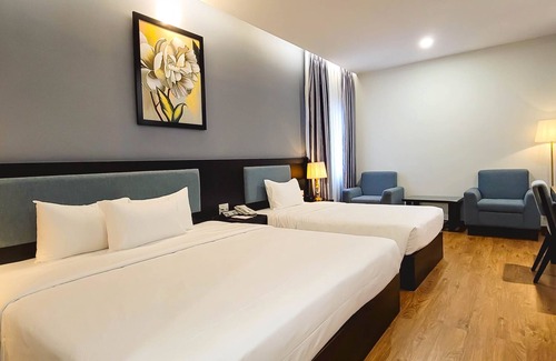 Nguyen Hue Walking Street Hotel | Royal Hotel Saigon