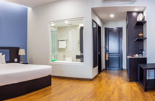 Nguyen Hue Walking Street Hotel | Royal Hotel Saigon