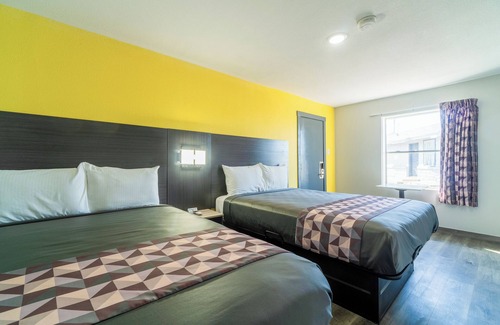 Stephenville Hotel | OYO Royal Inn