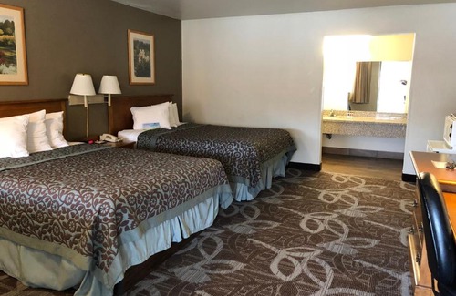 Carterville Hotel | Royal Inn Provo
