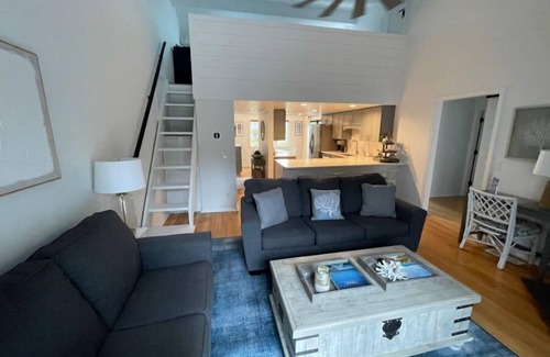 Bald Head Island Condominio | Royal James upper unit, sleeps 6 with loft + 2 Golf Carts & Pool, close to beach