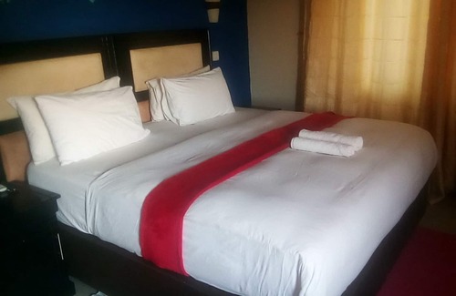 Livingstone Cabina | Royal Olympia Lodges and Safaris