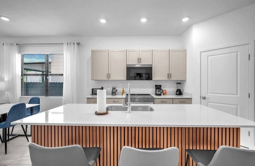 Homestead Casa | Royal Palm Gateway - Spacious Family Retreat 4/2