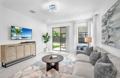 Homestead Casa | Royal Palm Gateway - Spacious Family Retreat in Sunny Homestead