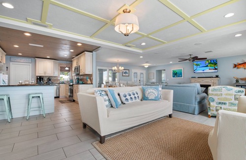 Whitney Beach Casa | ⚓Royal Palm Paradise! Waterfront, Private Pool/ Hot Tub, Boat Dock!⚓🐕