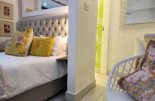 Umhlali Beach Casa | Royal Palm Suite, Villa Roc Guesthouse, Salt Rock Ballito, Solar Power