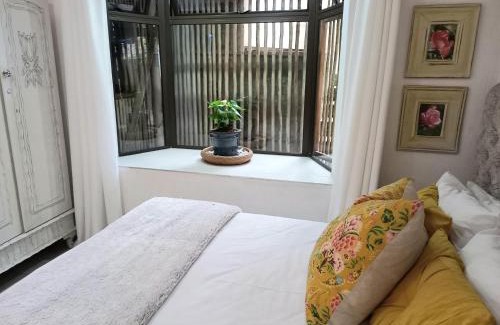 Umhlali Beach Casa | Royal Palm Suite, Villa Roc Guesthouse, Salt Rock Ballito, Solar Power