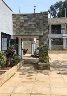 Bungoma Apartamento | Royal palms studio