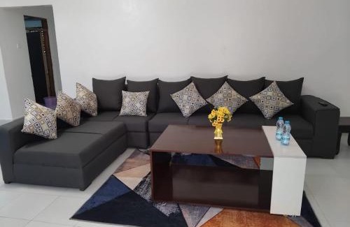 Bungoma Apartamento | Royal palms studio