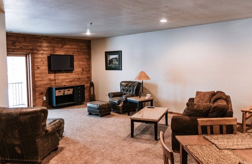 Millersburg Cabina | Royal Rack Ranch - lodge located on 1500 acres of whitetail and elk paradise