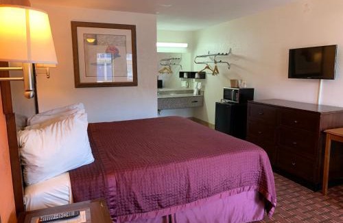 Rock Hill Hotel | Royal Regency Inn