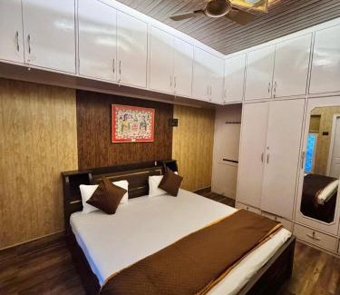 Mahmoorganj Apartamento | Royal Roots VNS - Entire Place