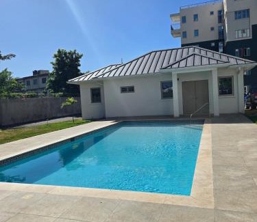 Eden Gardens Apartamento | Royal's Kingston Suite 2