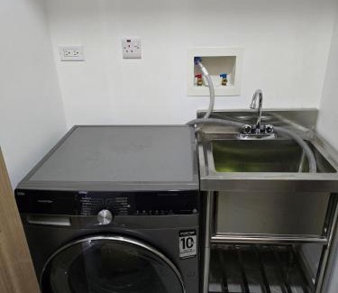 Eden Gardens Apartamento | Royal's Kingston Suite 2
