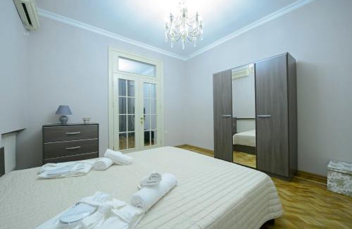 Old Boulevard Apartamento | Royal Seaside Apartment