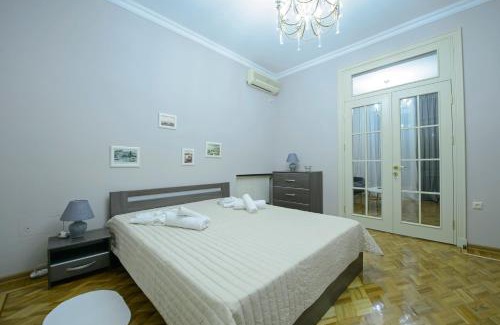 Old Boulevard Apartamento | Royal Seaside Apartment