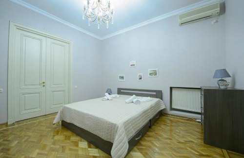 Old Boulevard Apartamento | Royal Seaside Apartment