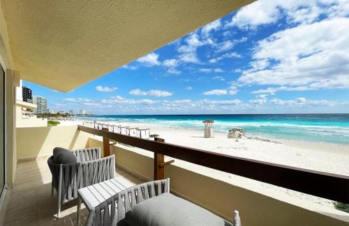 Punta Cancún Hotel | Royal Select at Grand Park Royal Cancún - All Inclusive - Adults Only