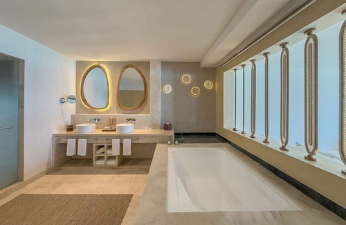 Punta Cancún Complejo | Royal Select at Grand Park Royal Cancun-All Inclusive-Adults Only