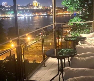 Desjardins Apartamento | Royal View Frontenac Balconies 6 bedrooms 15 guests