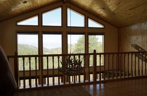 Westcliffe Casa | 'Royal View Lodge': Breathtaking Sangre views and star lit night skies await you